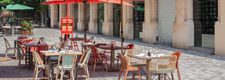 Restaurantes y bares: ¿es legal cobrar más en las terrazas?